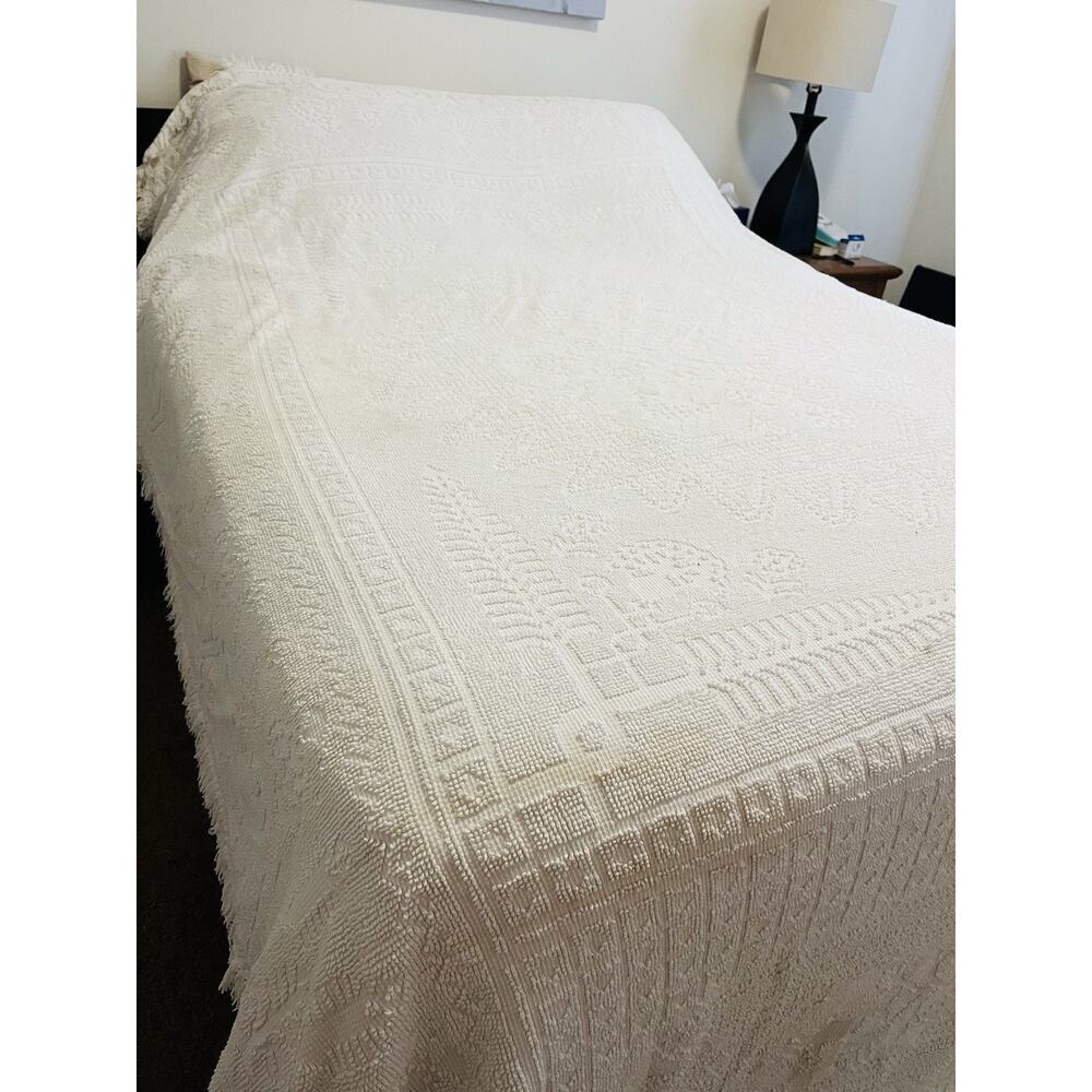 Vintage Chenille Bedspread Blanket Fringe White Cotton Cottage 120" x 100" Intri